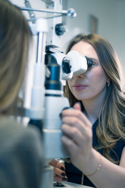 Optical express 20 godina optometrist min 1