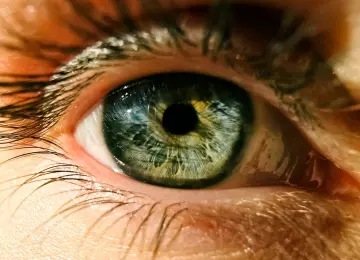 Oftalmolozi otkrivaju: 5 najčešćih pogrešaka koje radimo s kontaktnim lećama