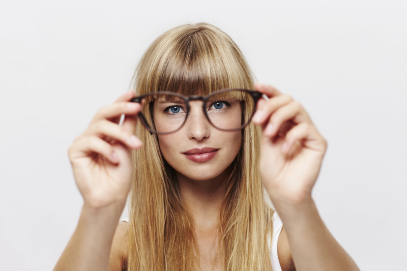 Zasto boje izgledaju drugacije kada skinemo naocale