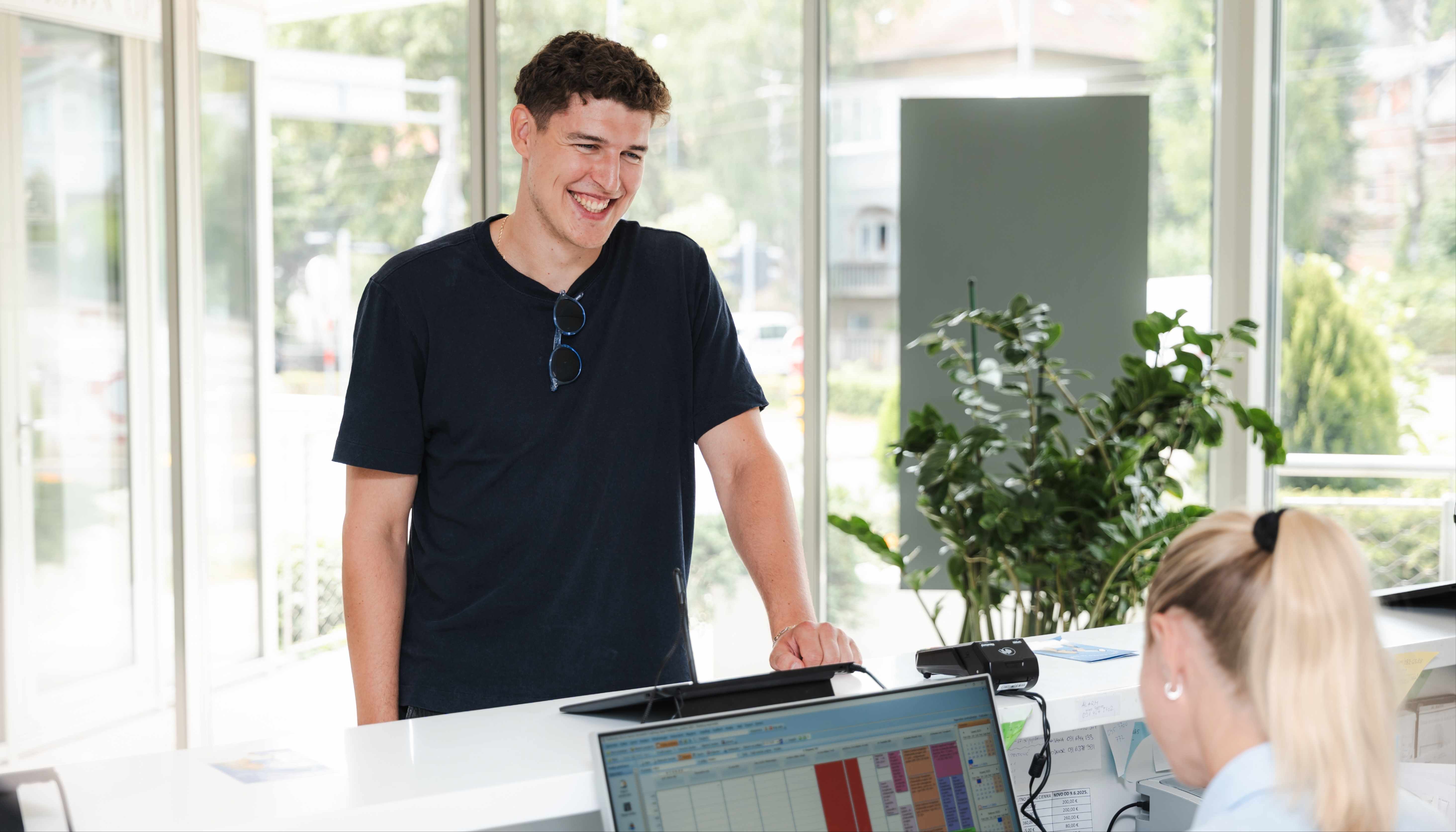 Bez naočala i leća na rukometnom parketu: kako je Luka Lovre Klarica riješio dioptriju prije Europskog prvenstva