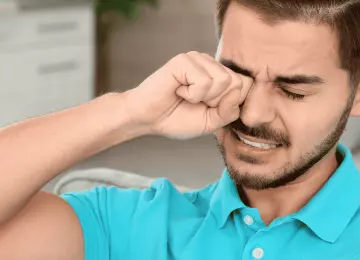 Zašto oči svrbe? Uzroci, simptomi i trebamo li ih svrbiti